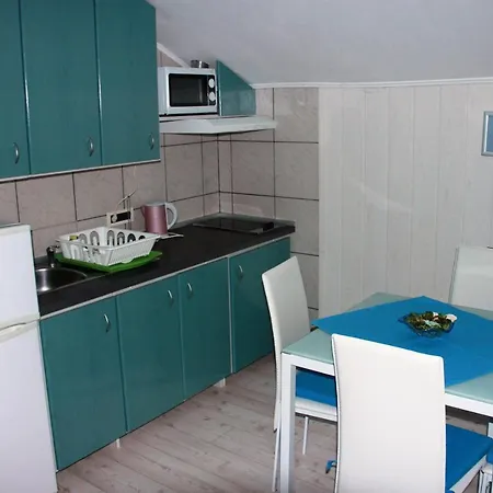 Zara & Jan Apartment Brzac